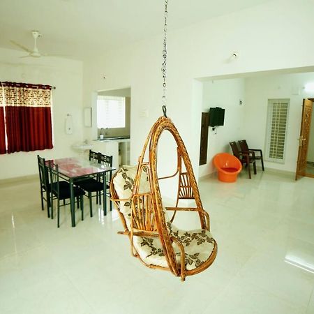 Truelife Homestays - Alamelu Avenue - Fully Furnished Ac 2Bhk Apartments In Tirupati - Walkable To Restaurants & Super Market - Fast Wifi - Kitchen - Easy Access To Airport, Railway Station, Sri Padmavathi & Tirumala Temple Εξωτερικό φωτογραφία